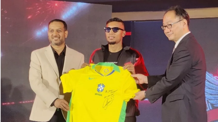 নেইমারের স্বাক্ষরিত জার্সি পেলেন জামাল ভূঁইয়া